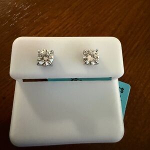 NWT .82ctw Round Brilliant Cut Moissanite Stud Earrings